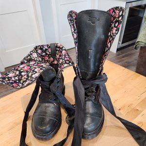 Triumph 1914 Women's Dr. Martens Floral size 6 Black